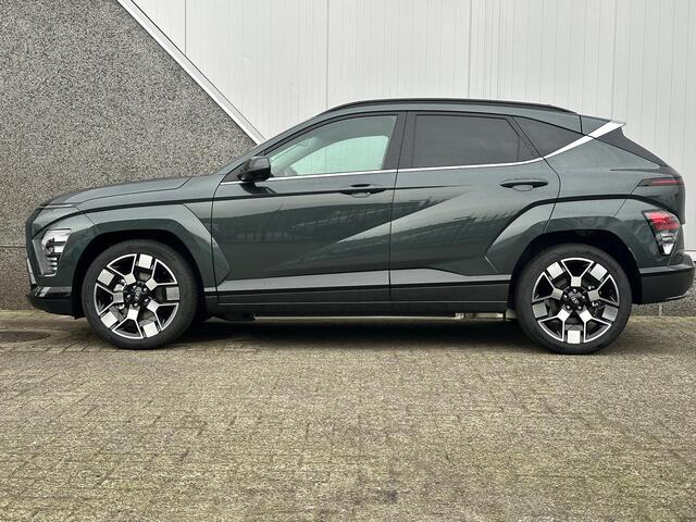 Hyundai Kona Electric Premium Sky 65.4 kWh / Groot Open dak / Leder / Stoelverkoeling / Stoel- & Stuurverwarming / 360 Camera / HUD / PDC Voor + Achter /