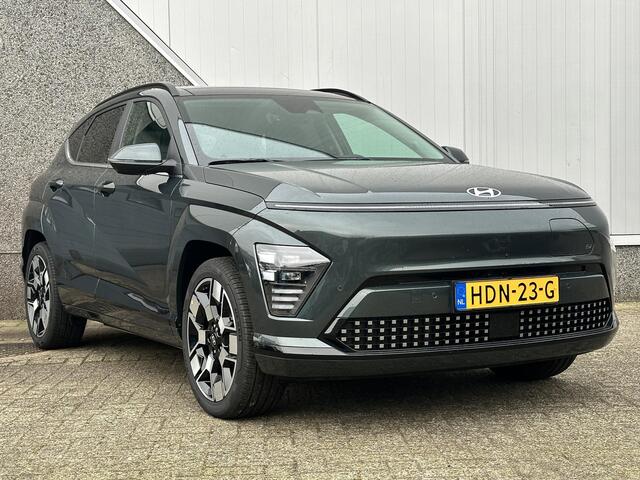 Hyundai Kona Electric Premium Sky 65.4 kWh / Groot Open dak / Leder / Stoelverkoeling / Stoel- & Stuurverwarming / 360 Camera / HUD / PDC Voor + Achter /
