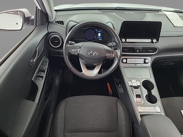 Hyundai Kona EV Comfort 64 kWh (204 PK) 1e-Eig. & Dealer-Onderh. BOVAG-Garantie. NL-Auto.