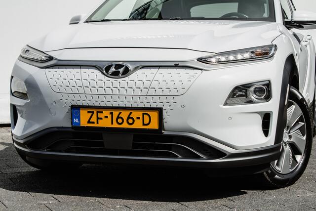 Hyundai Kona EV Premium 64 kWh Schuifdak/ Leer/ Stuur-stoelverwarming/ Carplay/ Camera/ Navigatie/ Full led