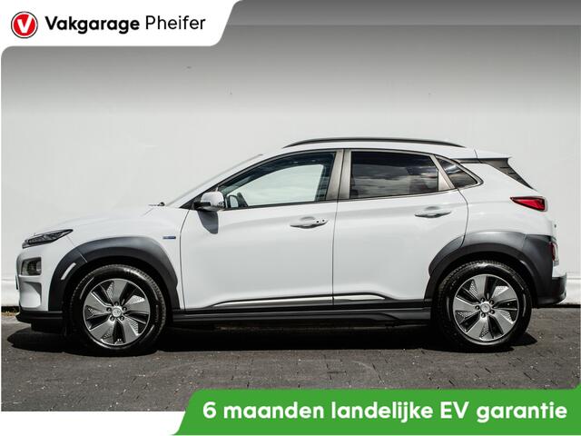 Hyundai Kona EV Premium 64 kWh Schuifdak/ Leer/ Stuur-stoelverwarming/ Carplay/ Camera/ Navigatie/ Full led