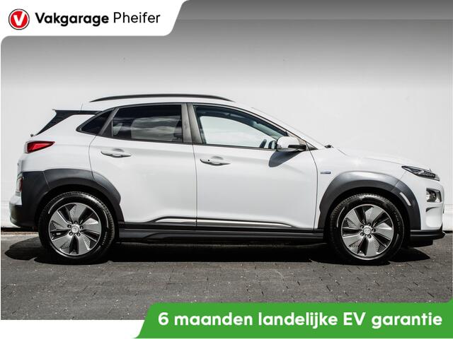 Hyundai Kona EV Premium 64 kWh Schuifdak/ Leer/ Stuur-stoelverwarming/ Carplay/ Camera/ Navigatie/ Full led