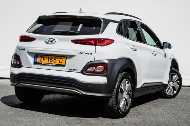 Hyundai Kona EV Premium 64 kWh Schuifdak/ Leer/ Stuur-stoelverwarming/ Carplay/ Camera/ Navigatie/ Full led