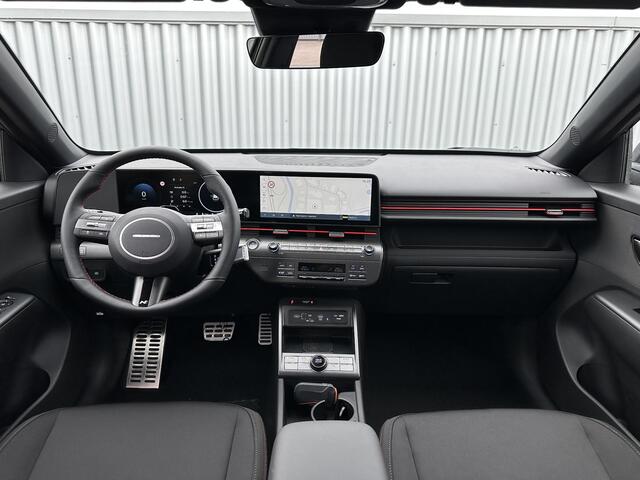 Hyundai Kona Electric N Line Business 64.8 kWh / Direct Beschikbaar / Apple Carplay & Android Auto / Navigatie / Stoelverwarming en Stuurverwarming / Achteruitrijcamera /
