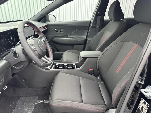 Hyundai Kona Electric N Line Business 64.8 kWh / Direct Beschikbaar / Apple Carplay & Android Auto / Navigatie / Stoelverwarming en Stuurverwarming / Achteruitrijcamera /