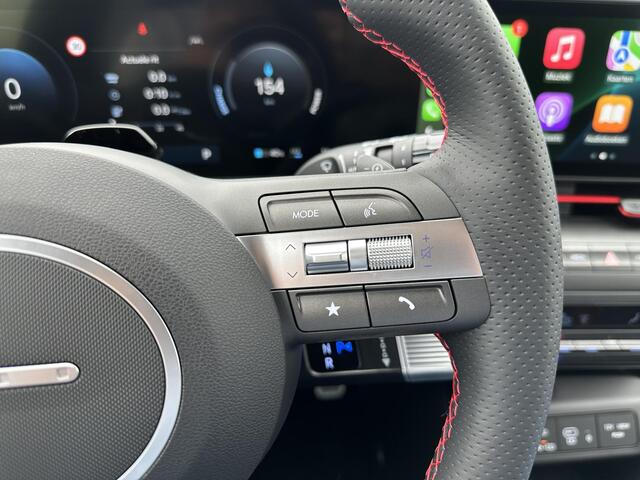 Hyundai Kona Electric N Line Business 64.8 kWh / Direct Beschikbaar / Apple Carplay & Android Auto / Navigatie / Stoelverwarming en Stuurverwarming / Achteruitrijcamera /