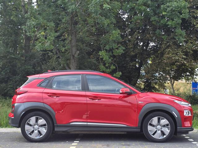 Hyundai Kona EV Comfort 64 kWh | Achteruitrijcamera | Apple Carplay & Android Auto | Climate control |