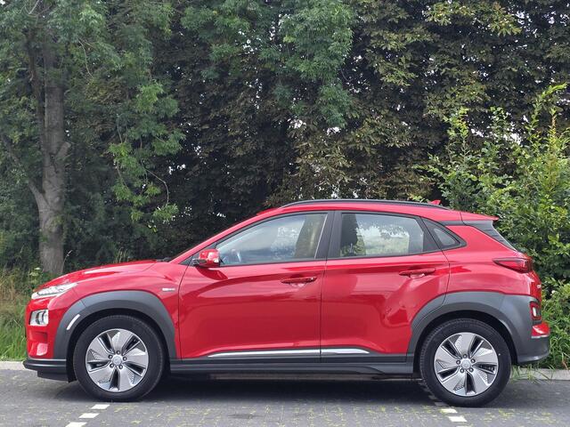 Hyundai Kona EV Comfort 64 kWh | Achteruitrijcamera | Apple Carplay & Android Auto | Climate control |