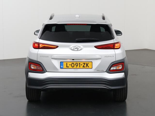 Hyundai Kona EV Fashion 64 kWh | Schuif/Kanteldak | Warmtepomp | Parkeercamera | Krell Audio | Cruise Control Adaptief | Parkeercamera |