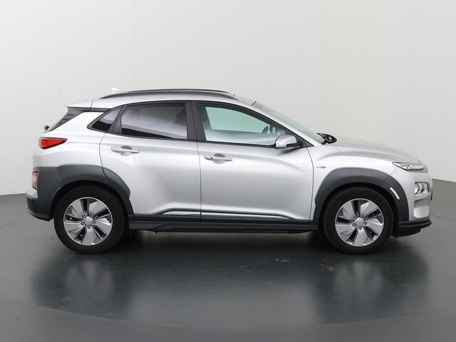 Hyundai Kona EV Fashion 64 kWh | Schuif/Kanteldak | Warmtepomp | Parkeercamera | Krell Audio | Cruise Control Adaptief | Parkeercamera |