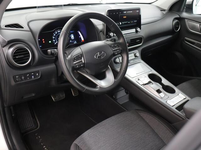 Hyundai Kona EV Fashion 64 kWh | Schuif/Kanteldak | Warmtepomp | Parkeercamera | Krell Audio | Cruise Control Adaptief | Parkeercamera |