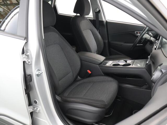Hyundai Kona EV Fashion 64 kWh | Schuif/Kanteldak | Warmtepomp | Parkeercamera | Krell Audio | Cruise Control Adaptief | Parkeercamera |