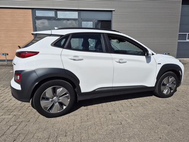 Hyundai Kona EV Comfort 64 kWh 150kw 45.000km EXPORT PRIJS