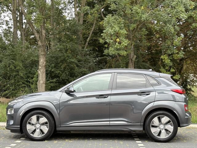 Hyundai Kona EV Premium 64 kWh | Adaptieve cruisecontrol | Head up display | Lederen bekleding | Apple Carplay & Android Auto |