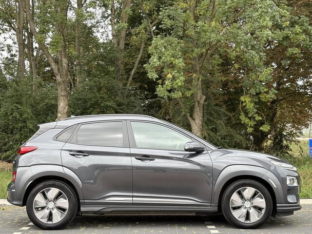 Hyundai Kona EV Premium 64 kWh | Adaptieve cruisecontrol | Head up display | Lederen bekleding | Apple Carplay & Android Auto |