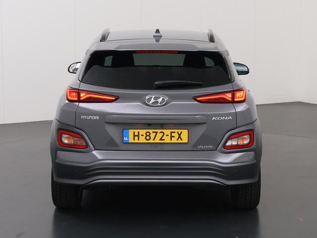Hyundai Kona EV Fashion 64 kWh | SOH 95,4% | Navigatie | Parkeercamera | Stoelverwarming | Keyless Go |