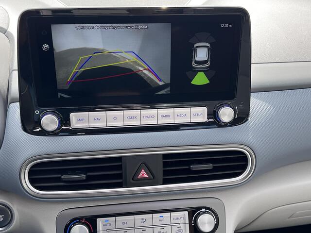 Hyundai Kona EV Premium Sky 204 pk 64 kWh Automaat / Dealer onderhouden / WLTP bereik 484 km / Warmtepomp / Stoelventilatie / Stuur-, stoel- & achterbankverwarming / Navigatie / Apple Carplay Android /