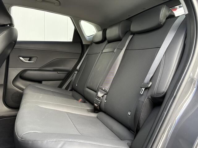 Hyundai Kona Electric Premium 65.4 kWh / Airco/ Cruise control/ Stoelverwarming-verkoeling/ Kunstlederen bekleding/ Navigatie/ Apple Carplay/Android Auto/