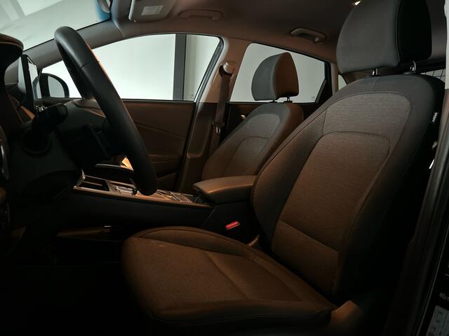 Hyundai Kona Electric Comfort Smart 64.8 kWh | Warmtepomp | Head-up display | Trekhaak | Voorzetels en stuur verwarmbaar