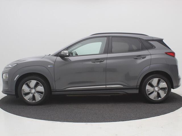 Hyundai Kona EV Premium 64 kWh / 100% SoH / Trekhaak / 1ste eigenaar / Dealer onderhouden / Navigatie / Lederen bekleding / Adaptieve Cruise Control / Airco Climat Control / NL Auto /