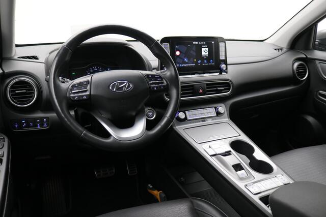 Hyundai Kona EV Premium 64 kWh / 100% SoH / Trekhaak / 1ste eigenaar / Dealer onderhouden / Navigatie / Lederen bekleding / Adaptieve Cruise Control / Airco Climat Control / NL Auto /