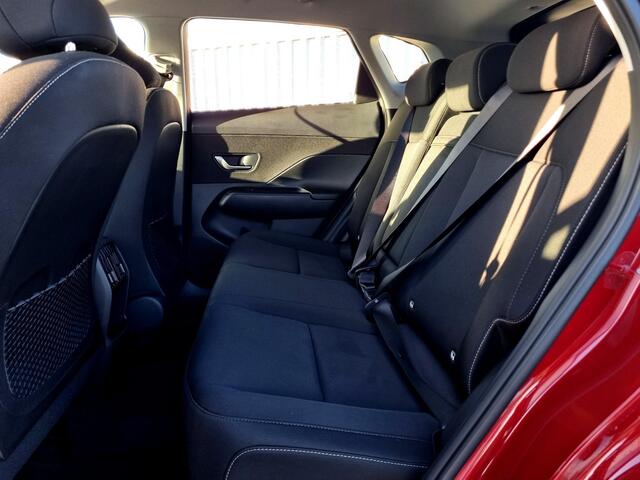 Hyundai Kona 1.6 GDI HEV Comfort Smart / ¤ 2000,- Voordeel Op Nieuwprijs / Rijklaarprijs / Direct Leverbaar / Navigatie / 18" LMV / Adaptieve Cruise Control / Parkeersensoren voor en achter /