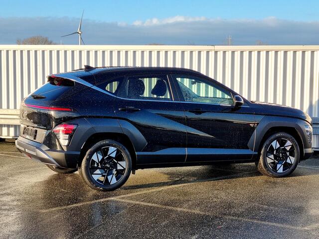 Hyundai Kona 1.6 GDI HEV Comfort Smart / ¤ 2000,- Voordeel Op Nieuwprijs / Rijklaarprijs / Direct Leverbaar / Navigatie / 18" LMV / Adaptieve Cruise Control / Parkeersensoren voor en achter /