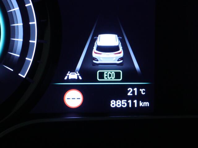 Hyundai Kona EV Premium 64 kWh | Afn. Trekhaak | Navigatie |