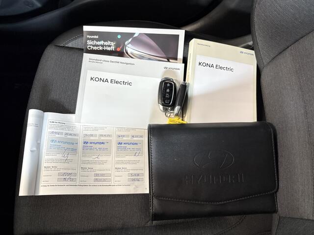 Hyundai Kona EV Fashion Design 64 kWh / Airco / Stoelverwarming / Appel Carplay/Android Auto / Cruise control / Navigatie /