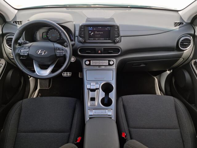 Hyundai Kona EV Comfort 39 kWh Automaat / Actieradius 305km WLTP / Android Auto/Apple Carplay / Navigatie via Android/Apple / Cruise Control / Climate Control / Camera / DAB / Lane Assist