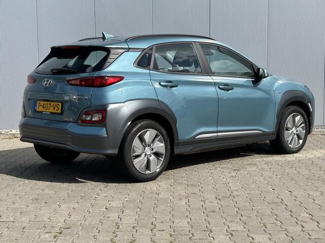 Hyundai Kona EV Comfort 39 kWh Automaat / Actieradius 305km WLTP / Android Auto/Apple Carplay / Navigatie via Android/Apple / Cruise Control / Climate Control / Camera / DAB / Lane Assist