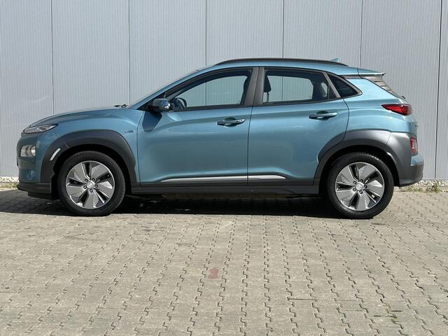 Hyundai Kona EV Comfort 39 kWh Automaat / Actieradius 305km WLTP / Android Auto/Apple Carplay / Navigatie via Android/Apple / Cruise Control / Climate Control / Camera / DAB / Lane Assist