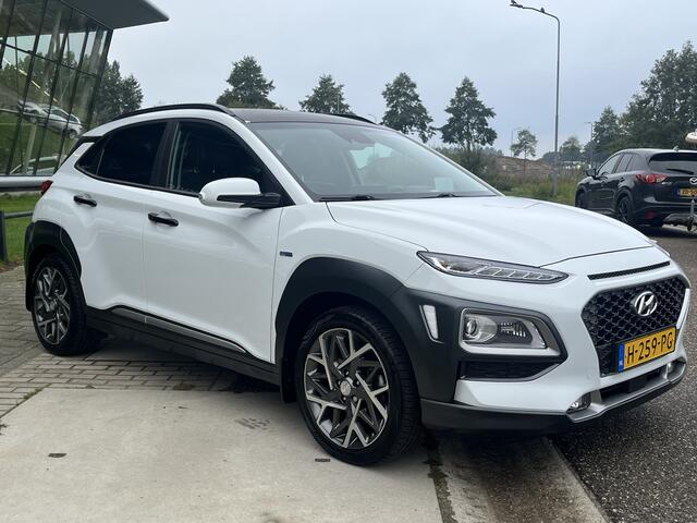 Hyundai Kona 1.6 GDI HEV Premium / Automaat / Trekhaak / Stoelverw. + verkoeling / Apple Carplay - Android Auto / Keyless / Camera / 18'' LMV /