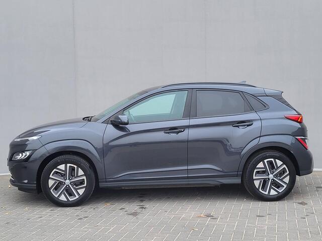 Hyundai Kona EV Comfort 64 kWh / 3 Fasen Laden /CCS Snelladen / WLTP bereik 484 km / Dealer onderhouden / Apple Carplay / Android Auto / Camera / Kreil audio / DAB / Stuur-, en voorstoelverwarming