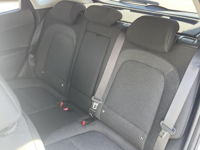 Hyundai Kona EV Comfort Smart 64 kWh / Dealer onderhouden / Afneembare Trekhaak / Apple Carplay/Android auto / Stoelverwarming / Cruise Control Adaptief / KRELL Audiosysteem