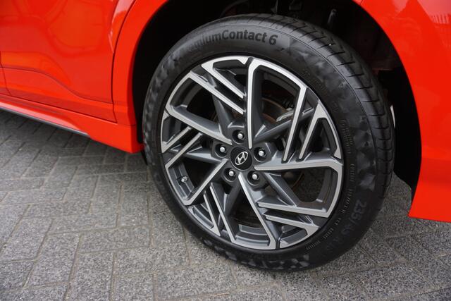 Hyundai Kona 1.0 T-GDI N LINE KEURIGE NETTE STAAT! ORIGINEEL NL! DEALER ONDERHOUDEN! CAMERA STOELKOELING+VERWARMING ALCANTARA/LEDER ANDROID/APPLECARPLAY NAVI AFN.TREKHAAK 18INCH CLIMA CRUISE ENZ...