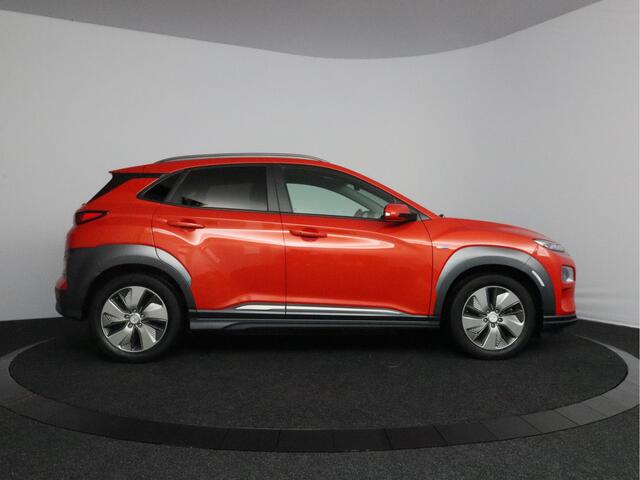 Hyundai Kona EV Premium 64 kWh | Schuif-kanteldak | Warmtepomp