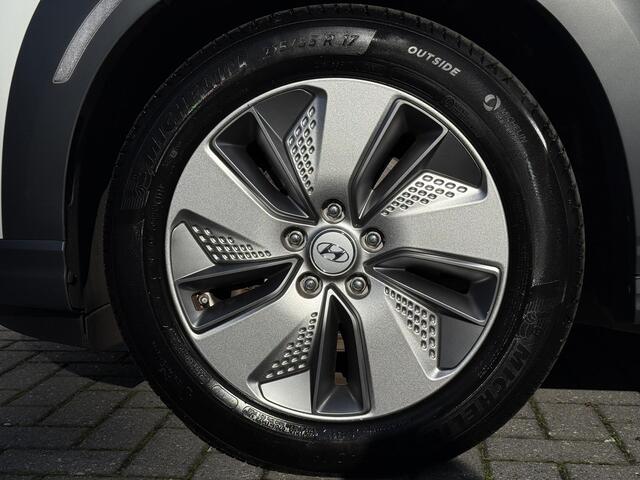 Hyundai Kona EV Premium 64 kWh / 3 fase / 1e eig / Dealer onderhouden / Lederen bekleding / Fietsdrager montagebeugel /