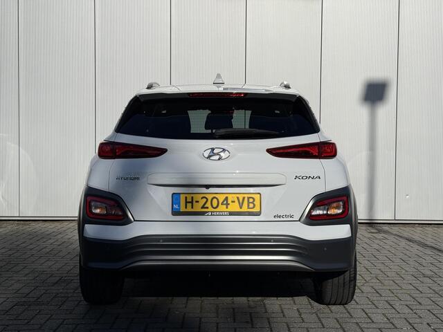 Hyundai Kona EV Premium 64 kWh / 3 fase / 1e eig / Dealer onderhouden / Lederen bekleding / Fietsdrager montagebeugel /