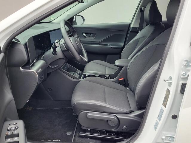 Hyundai Kona Electric Comfort Smart 65.4 kWh / 100% SOH / Allseason banden / Navigatie / Camera / Android Auto / Apple Carplay / Stuur- en stoelverwarming /