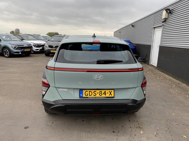 Hyundai Kona 1.6 GDI HEV Comfort Adaptieve cruise control, parkeersensoren v&a, achteruitrij camera, keyless, navigatie, boekjes compleet