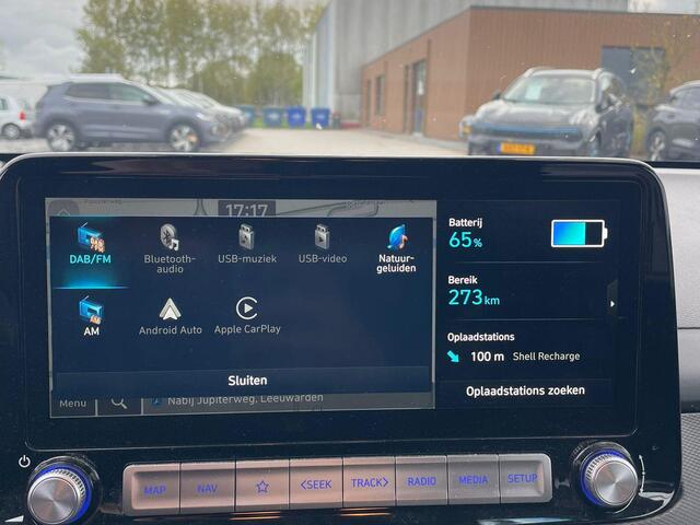 Hyundai Kona EV Fashion 64 kWh 204 Pk | Trekhaak | LED | Head-up | Carplay | Adaptive Cruise | Climate Control | Navigatiesysteem | Camera | 17 Inch