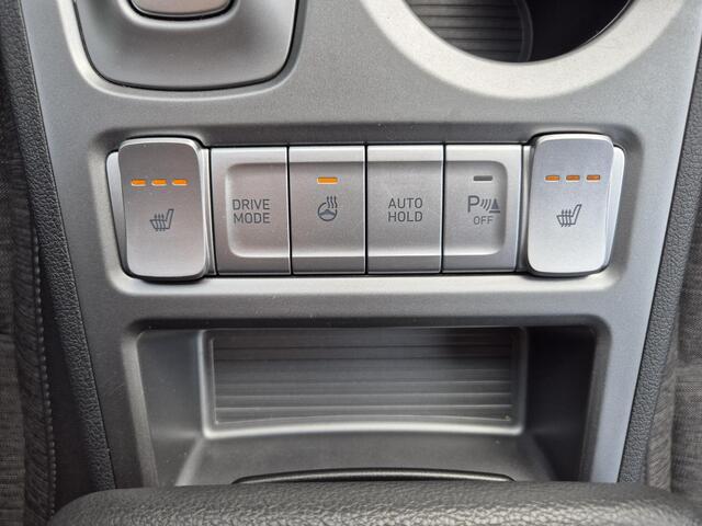 Hyundai Kona EV Comfort 64 kWh Automaat / 3-Fase Laden / Navigatie / Apple Carplay Android Auto / Adaptief cruise control / Krell Audio systeem / Achteruitrijcamera / Stuur- en Stoelverwarming / Warmtepomp /