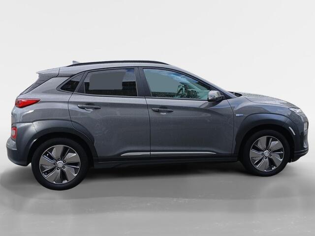 Hyundai Kona EV Premium 64 kWh | Leder | Camera | TREKHAAK | Head-Up | Elec Stoel | Stoelverw en ventilatie |