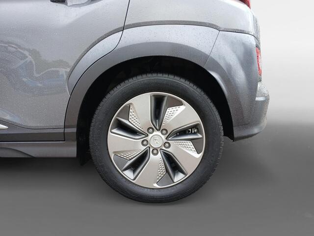 Hyundai Kona EV Premium 64 kWh | Leder | Camera | TREKHAAK | Head-Up | Elec Stoel | Stoelverw en ventilatie |