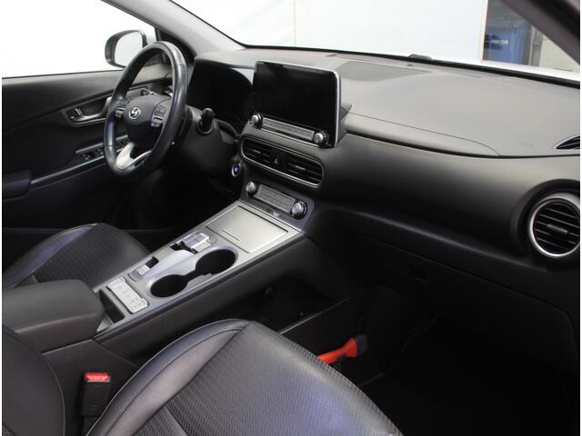 Hyundai Kona EV Premium 64 kWh CARPLAY | 3 FASE | CAMERA | DAB | LED | STOELVERW/VENT | LMV | ADAPCRUISE | LEER | HEAD-UP