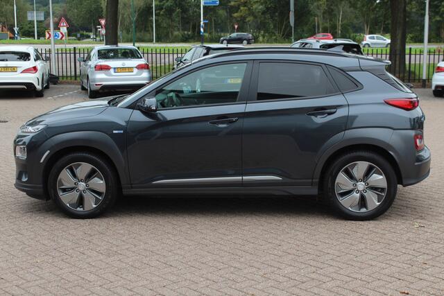 Hyundai Kona EV Premium 64 kWh / Camera / Leder / Head-up / 18'' / Navigatie / Stuur+Stoelverwarming / Keyless / KRELL Audio / DAB / ACC