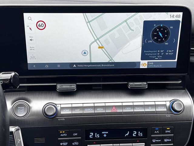 Hyundai Kona 1.6 GDI HEV Comfort Automaat / Fabrieksgarantie tot 09-2028 / Dealer onderhouden / Navigatie / DAB / Climate Control / Ski-luik / All Season banden op 16" LM wielen /