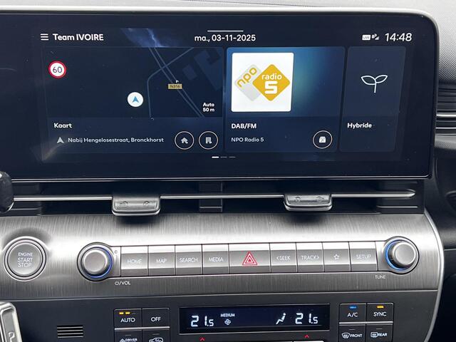 Hyundai Kona 1.6 GDI HEV Comfort Automaat / Fabrieksgarantie tot 09-2028 / Dealer onderhouden / Navigatie / DAB / Climate Control / Ski-luik / All Season banden op 16" LM wielen /