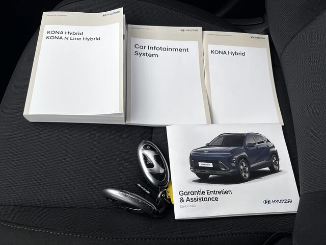Hyundai Kona 1.6 GDI HEV Comfort Automaat / Fabrieksgarantie tot 09-2028 / Dealer onderhouden / Navigatie / DAB / Climate Control / Ski-luik / All Season banden op 16" LM wielen /